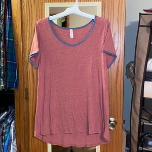 Lularoe Classic Tee - L